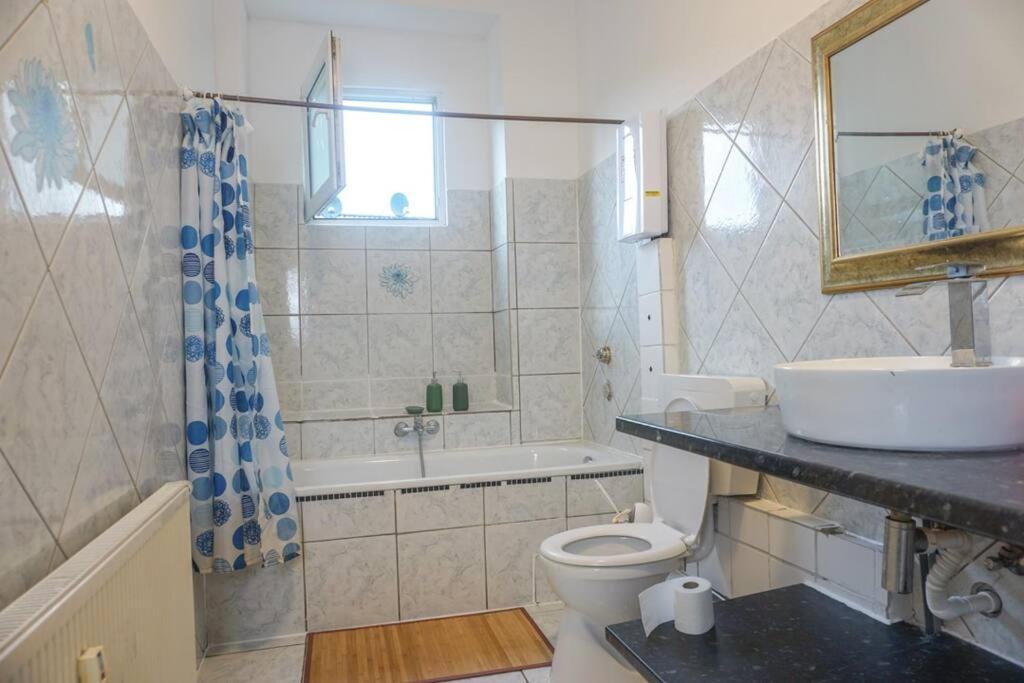 Apartment In Wuppertal - Charmante 3-Zimmer-Oase Mit Kamin Und Badewanne Dış mekan fotoğraf